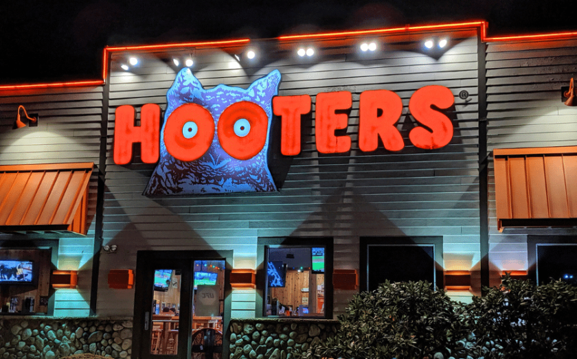Franchise News: Hooters Files for Bankruptcy, Plans Rebrand
