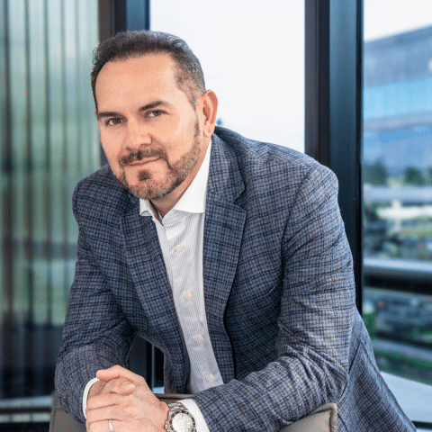 Headshot of Raul Rodriguez, CEO of Movita Juice Bar franchise SCALED