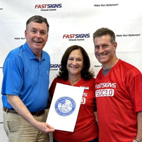 Renee Friedman, FASTSIGNS franchise owner receives award